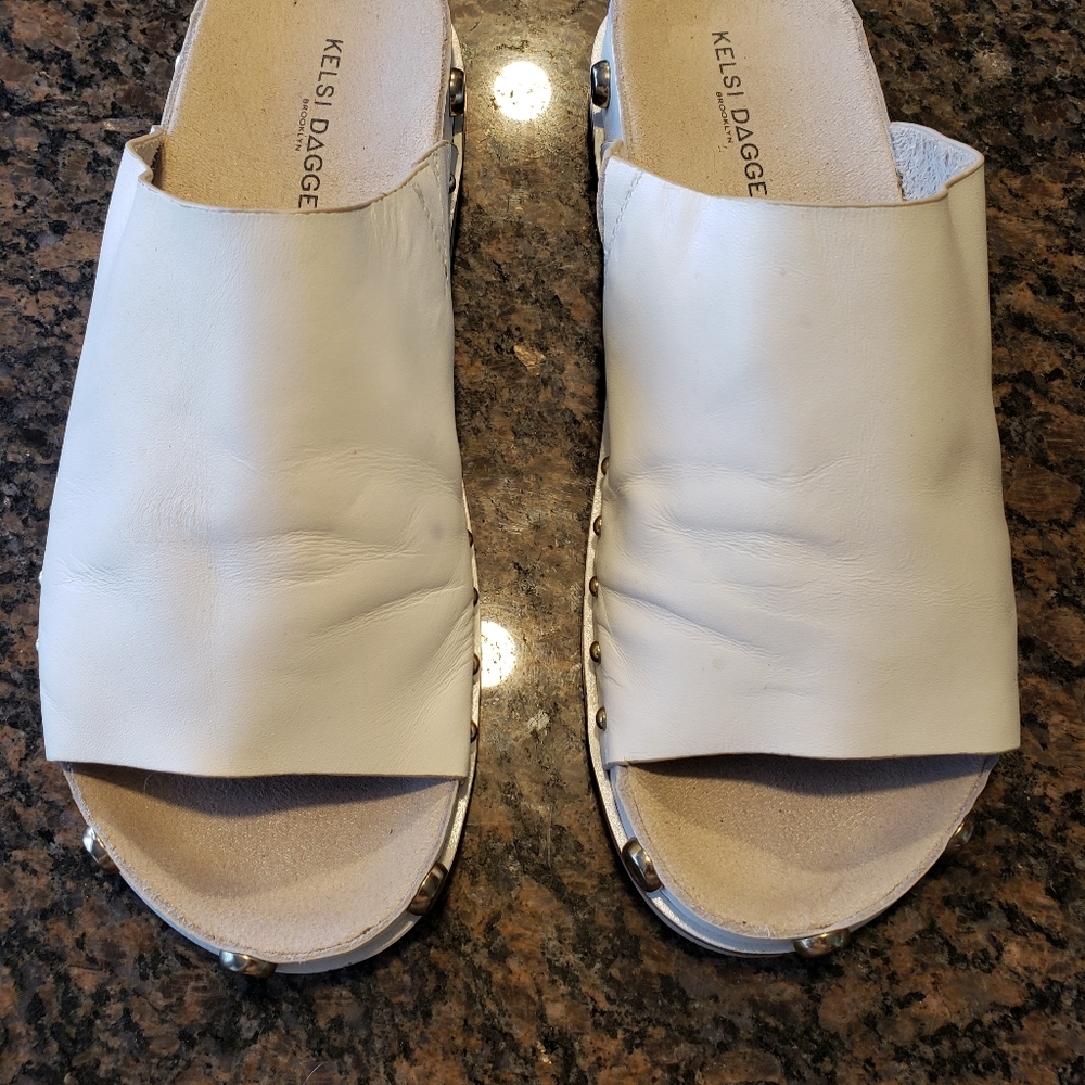 Kelsi Dagger Brooklyn White Squish Slides